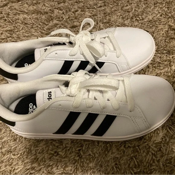 Kid shoes kid sneakers New Adidas Never Worn Size 2 1/2 Kid Shoes NWOT - Picture 7 of 11